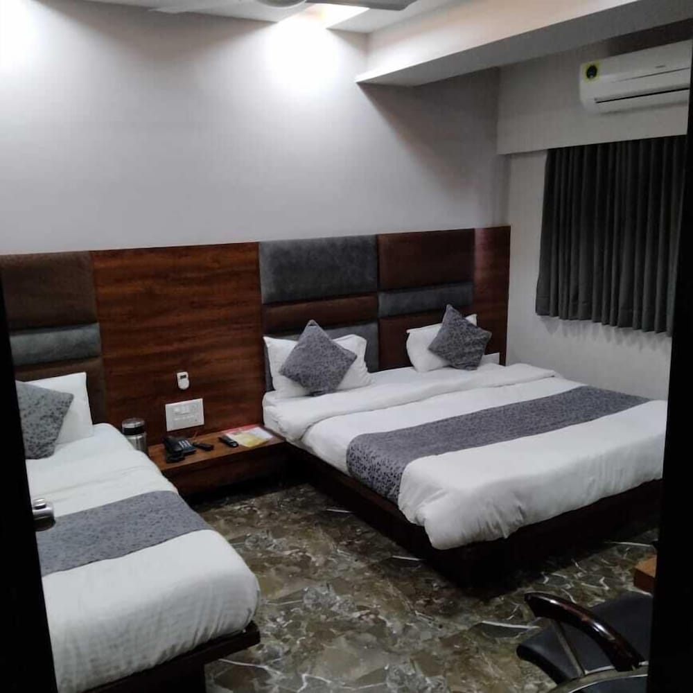 Hotel Lake Palace Ahmedabad