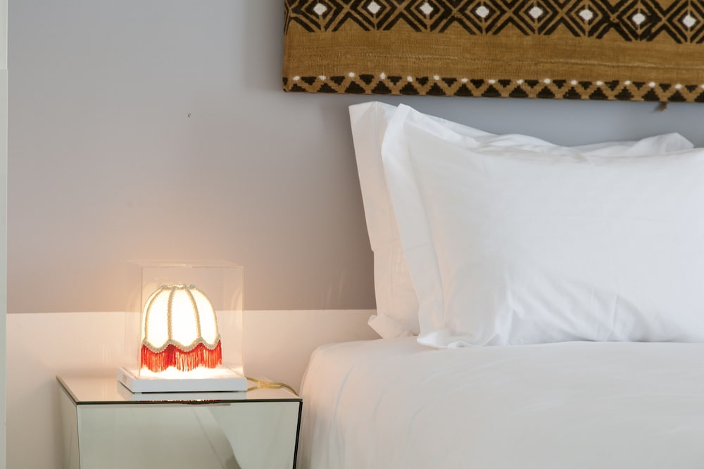 JOIVY Gorgeous 2-bed home, 3 mins from Lisbon Cathedral view 5