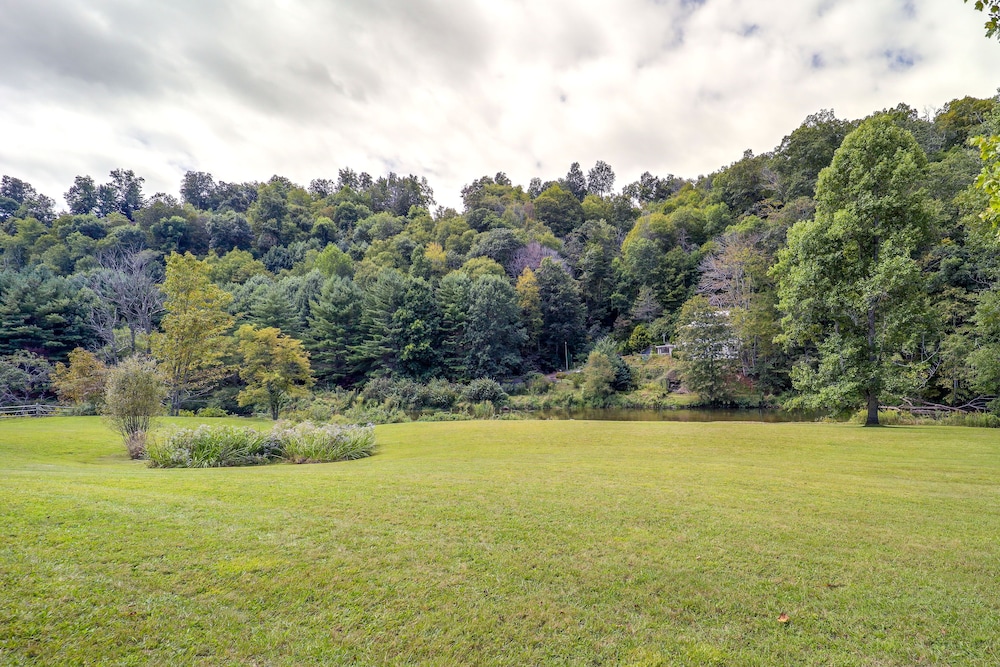 West Jefferson Riverfront Retreat w/ 2 Porches! view 4