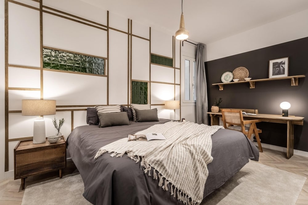 Baza - 3 Bedrooms and Office in Trafalgar