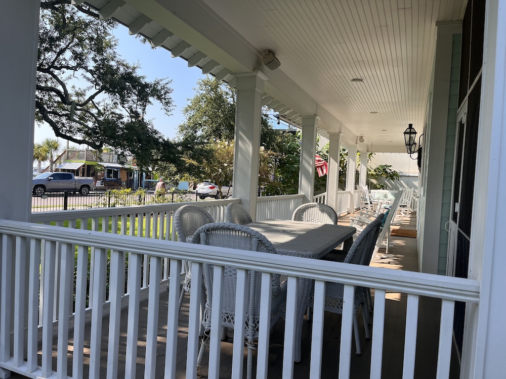 Bay Town Inn