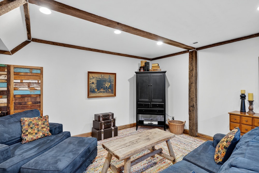 Cabin Unbound - Historic Lakefront Comfort 4 Bedroom Cabin