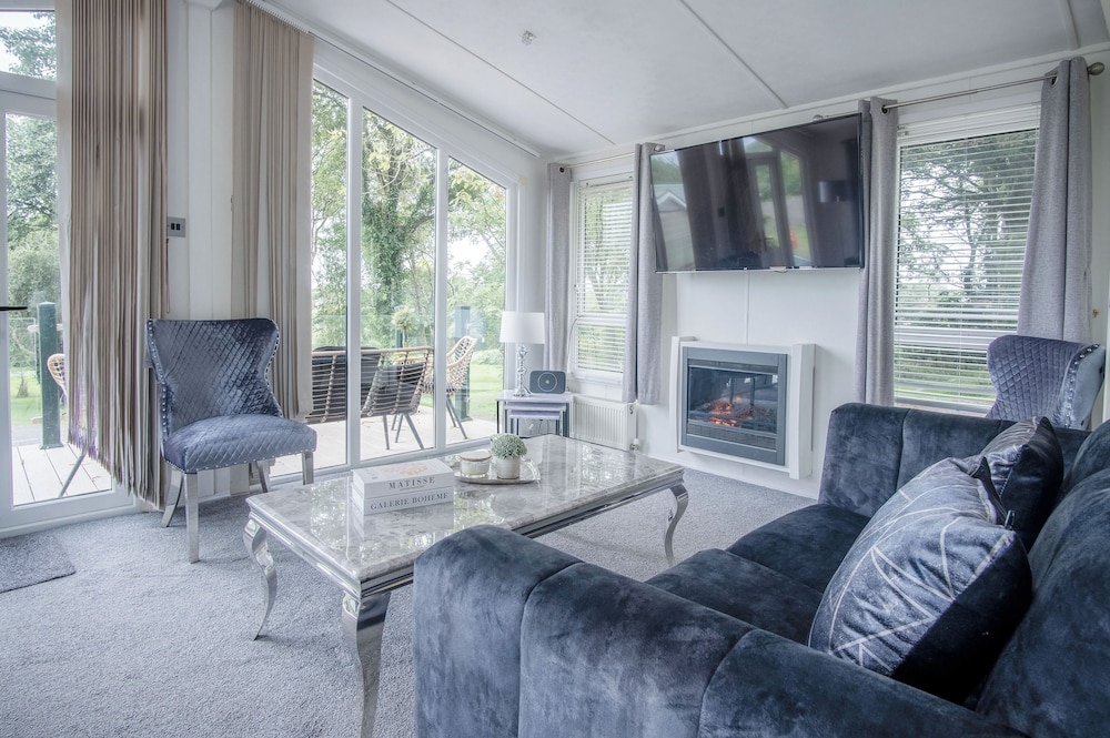 1 Manor Lodge - 3 Bedroom Lodge - Pendine