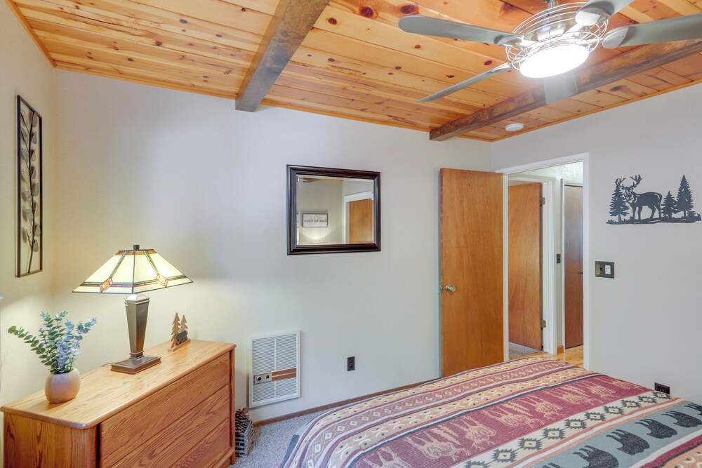 Quiet Cabin w/ Deck: Near Lake Almanor!