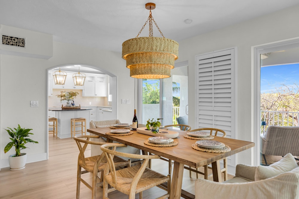 New Listing! Reel Joy Waterfront Luxe With Pool And Private Dock 4 Bedroom Home