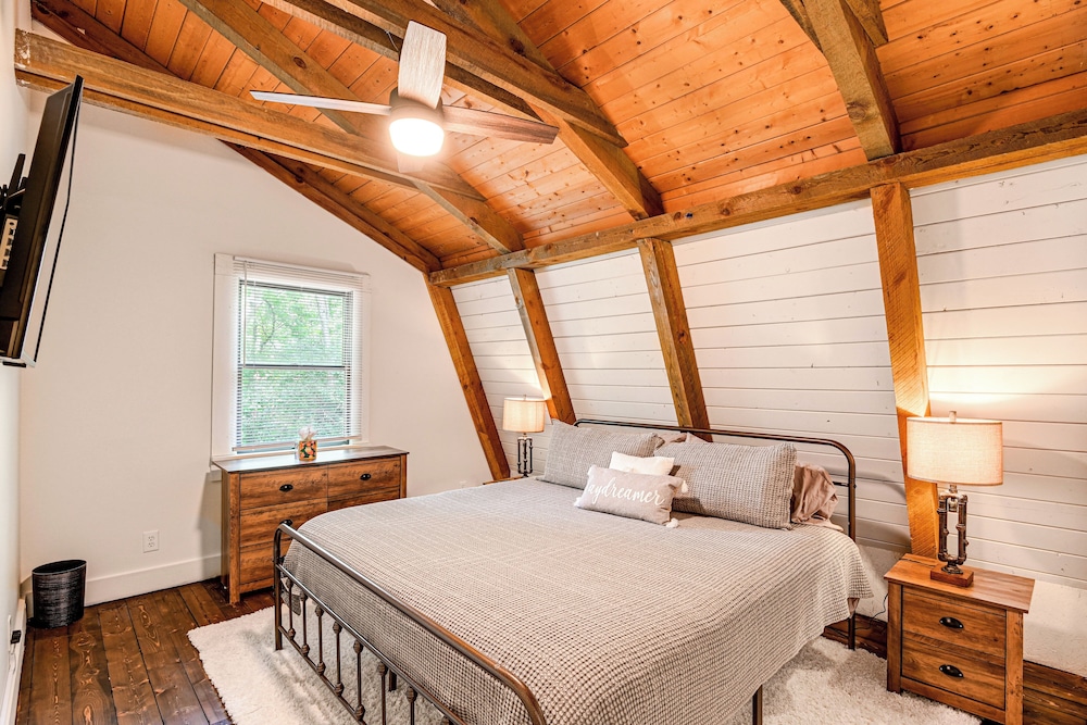 Peaceful Mt Juliet Cabin w/ Hot Tub & Fire Pit view 2