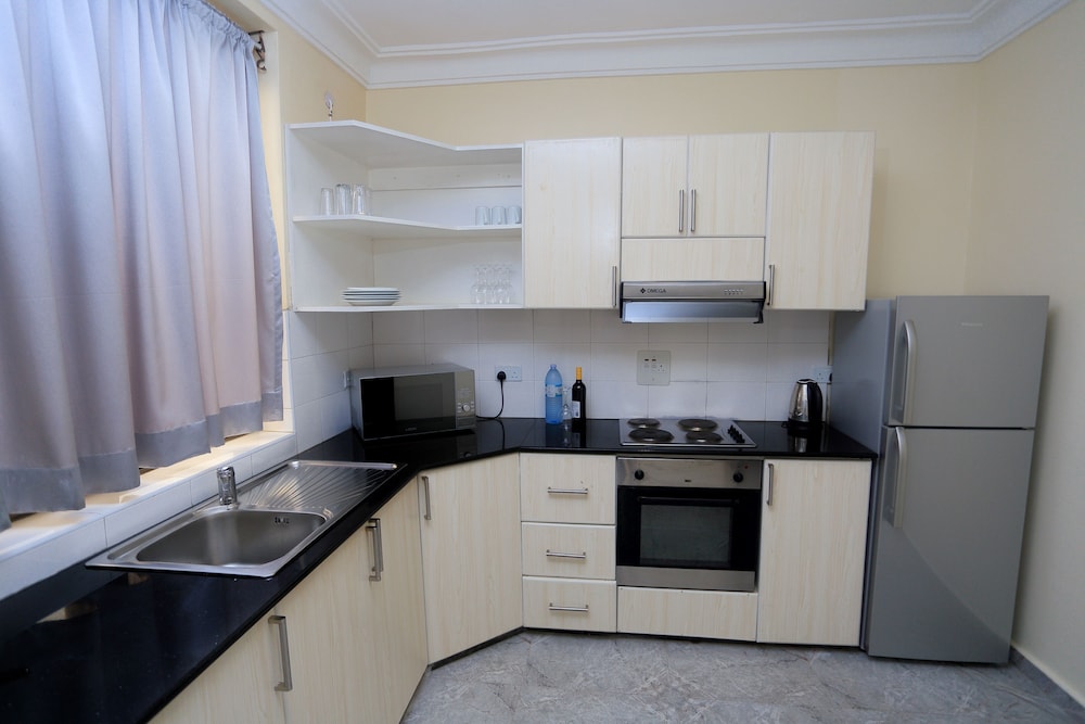 Deluxe 3-bed Apartment With Swimming Pool view 3