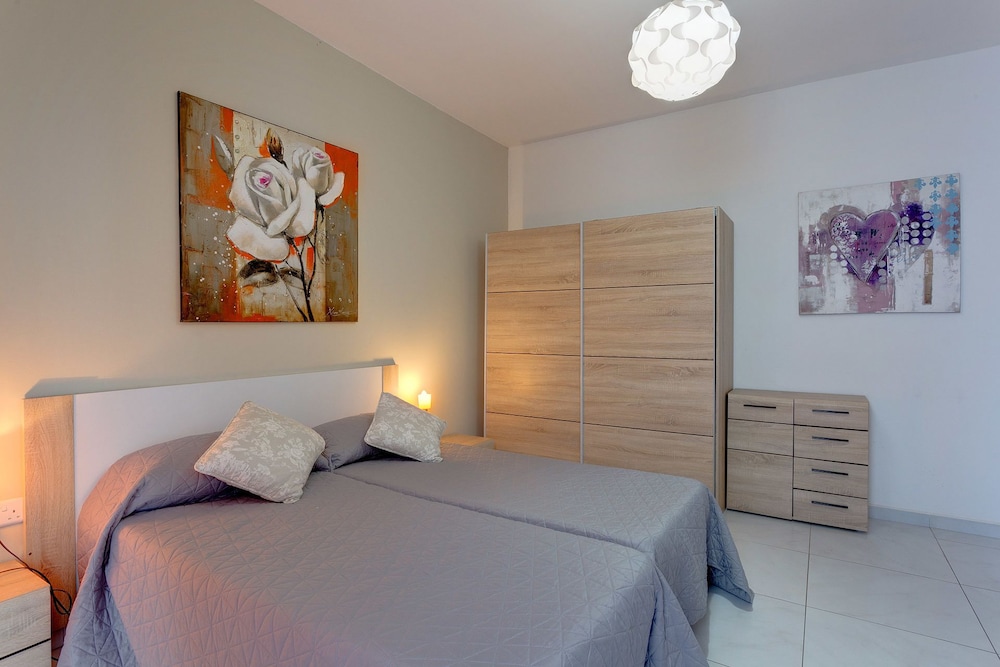 Modern Apartment in the Heart of Saint Julian's photo 2