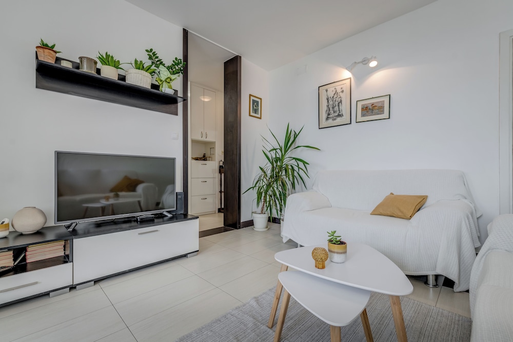 Vuvuzela Bay, Three-Bedroom Apartment