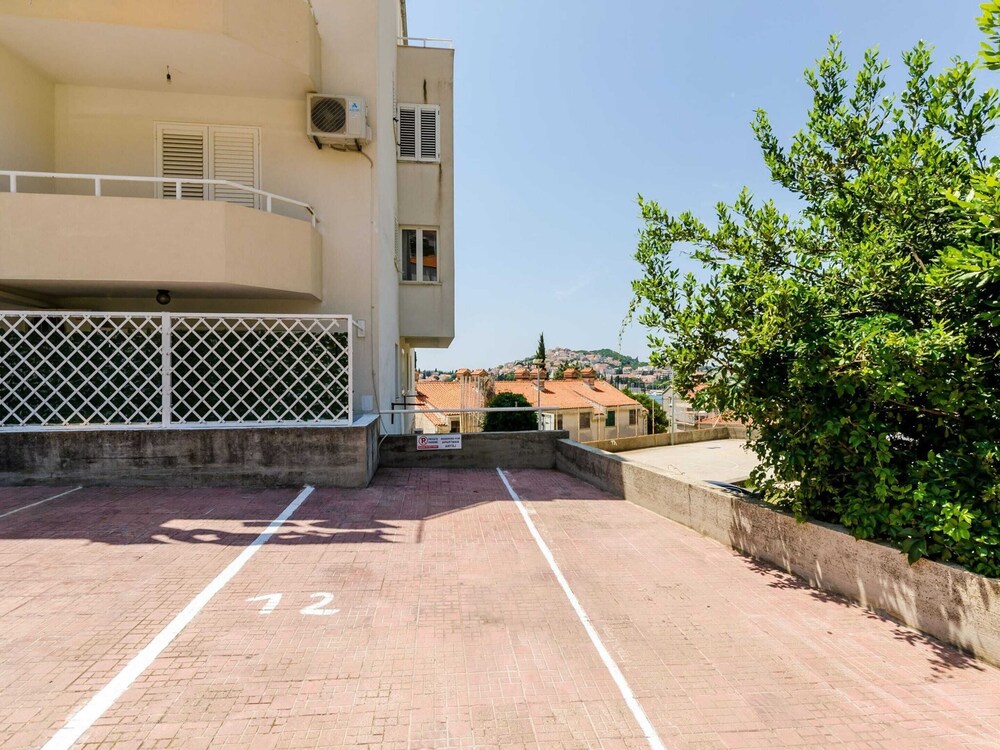 Apartment Antej - One Bedroom Apartment With Terrace and City View