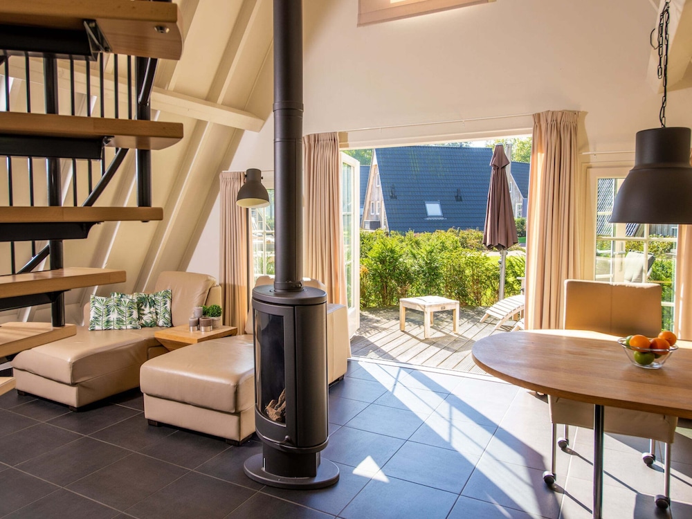 Villa Retreat With Pets view 2