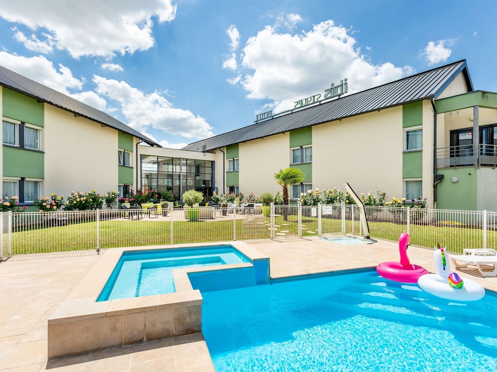 Bourges Vacations - ibis Styles Bourges - Property Image 1
