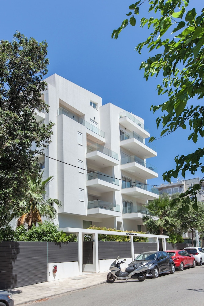 Marousi 2 Bd Luxury Living w Shared Pool