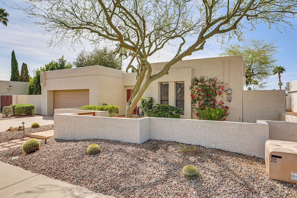 Outdoor Entertainment Space: Home in Scottsdale