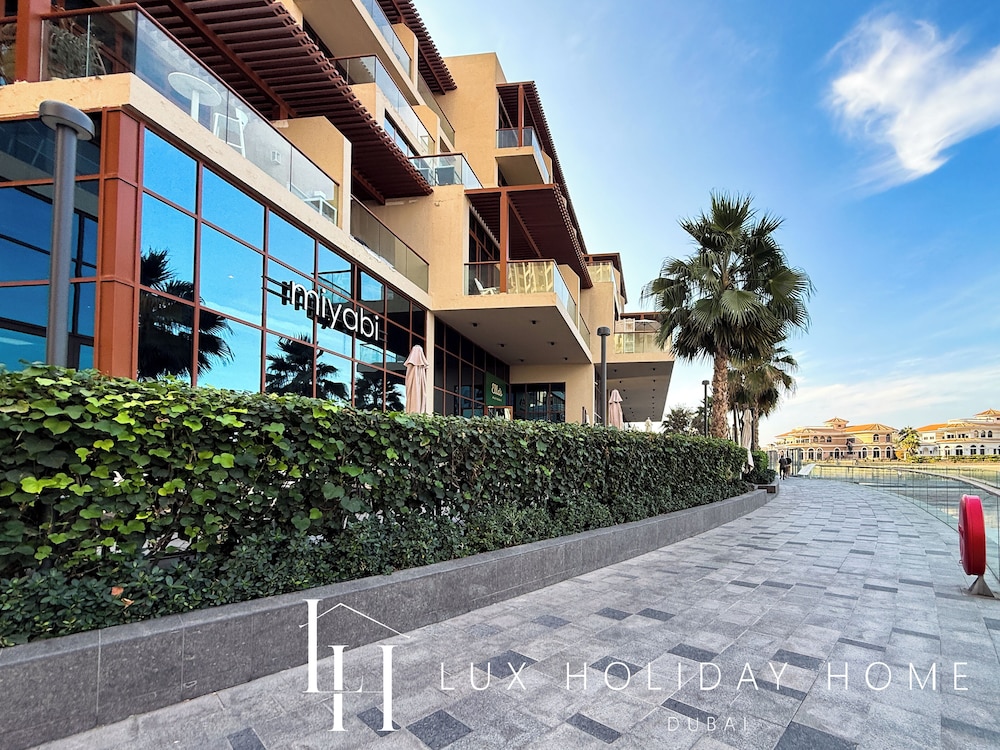 LUX The Palm View Studio