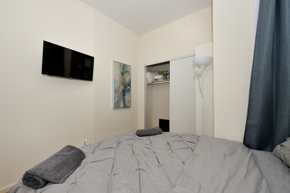 Spacious 2BR on the Upper East Side Steps From Central Park