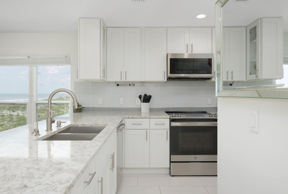 Surfside Six F, photo 18