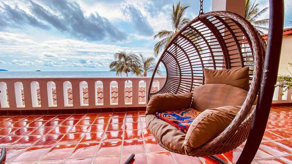 Beachside - Casa Sirena 1BR Suite