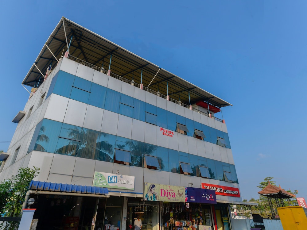 OYO 11529 Diamond Residency
