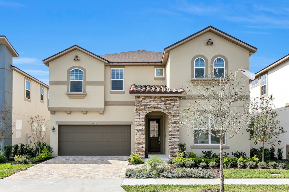 9 BD 6,5 BH Pool, Spa & Game Room - Image 1