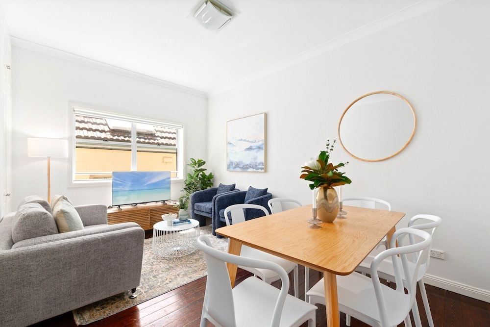 Bright 3-bed Apartment Near Coogee Beach