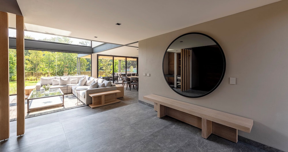 Casa Cundi-Contemporary Living in Nature