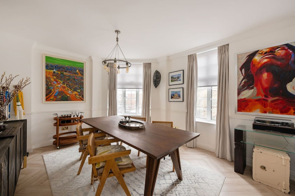Luxury 3-bed Marylebone Home Security Elevator