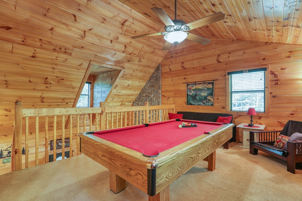 Elk Run On Cosby Creek - 2 Bedrooms, 2 Baths, Sleeps 7 Cabin by RedAwning