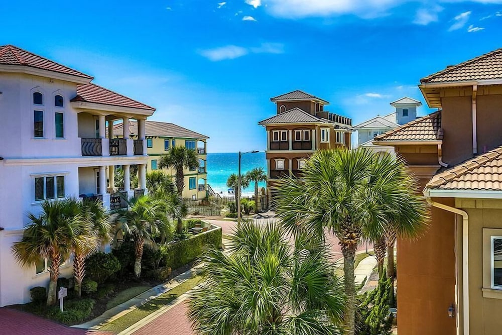 Bella Destina 5 Bedroom Holiday Home by Five Star Properties