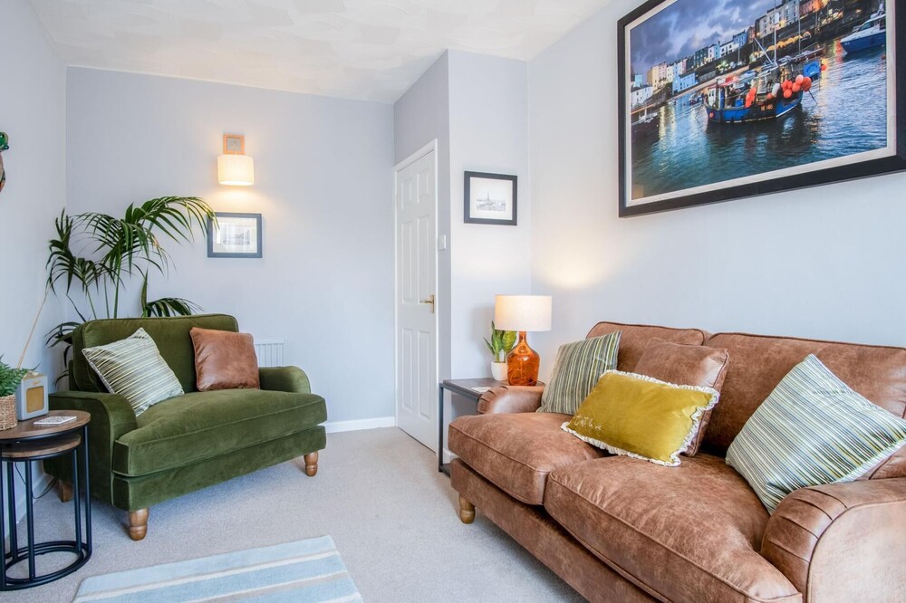 Beachcomber Seaside Apartment - 2 Bedroom - Tenby