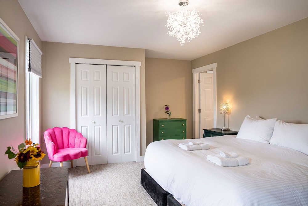 Revelstoke Lakehouse by Revelstoke Vacations