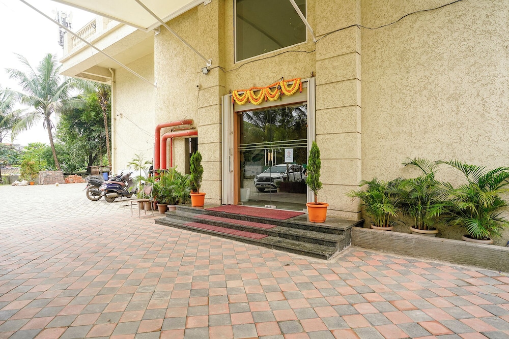 FabHotel Shubham Comforts