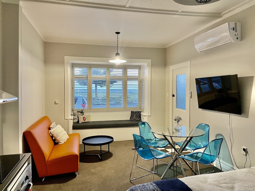 Ocean Front Studio Napier view 5