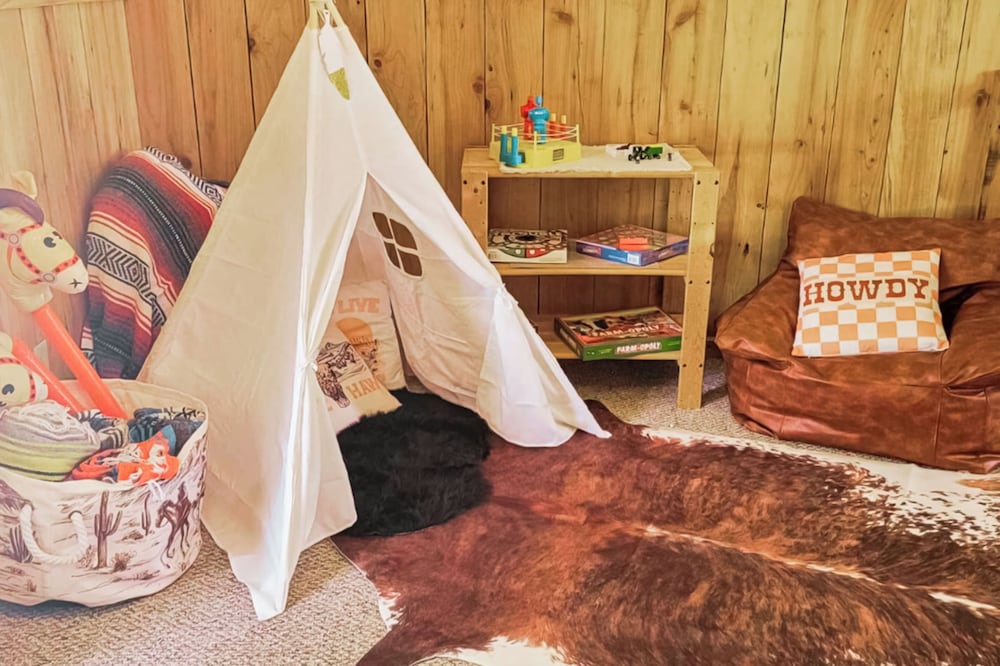1 BR Bunk House on Long Hollow Ranch, Dog Friendly