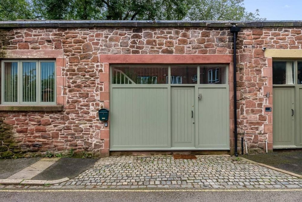 Host Apartments The Georgian Coach House 2