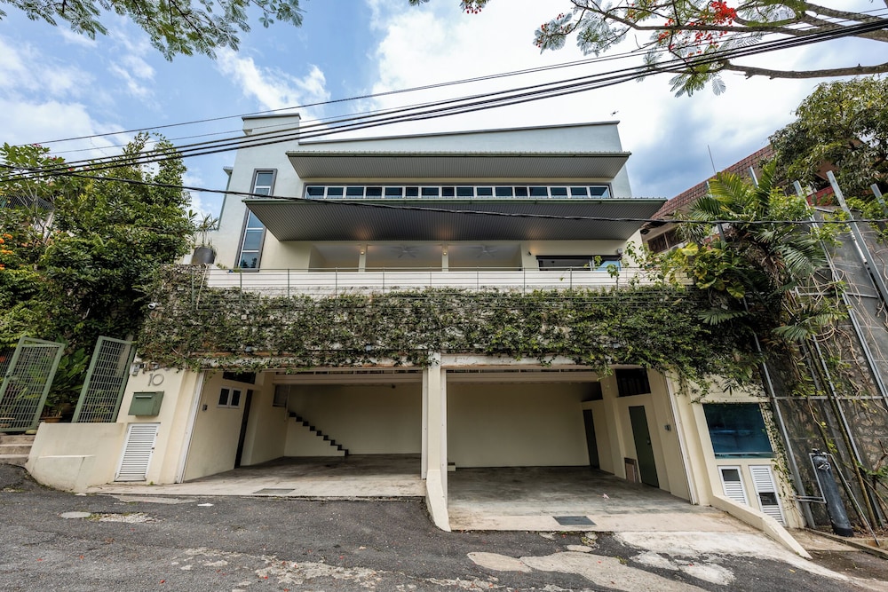 38Pax Flame of the Forest Retreat Villa KL by Verano