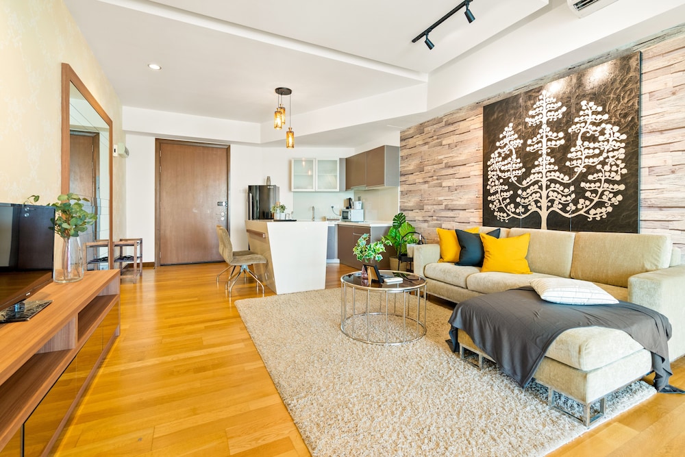 NaiBnB @ Regalia Residence