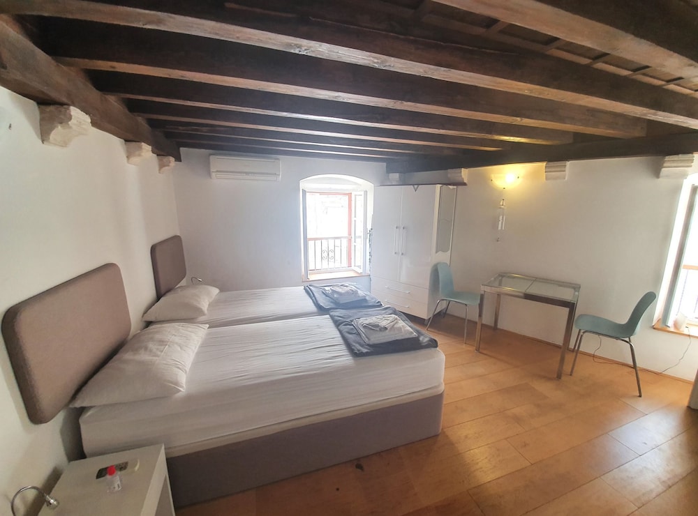 Cozy Nest Old Town Hvar Apartment