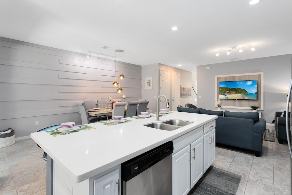 Luxury Town Home With Splash Pool in Solara Resort view 2