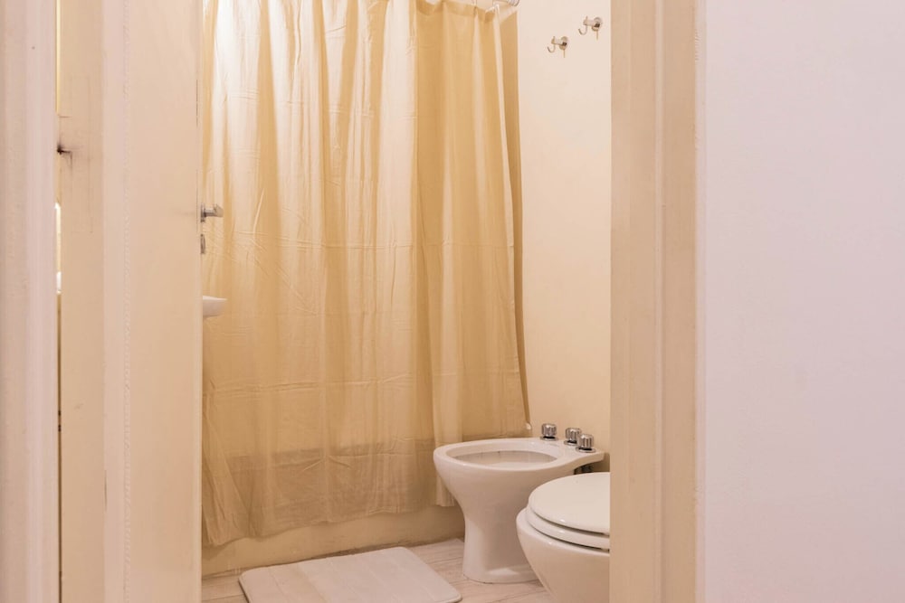 MOT + Junin 1435 - 4 Bd 8 Pax in Recoleta