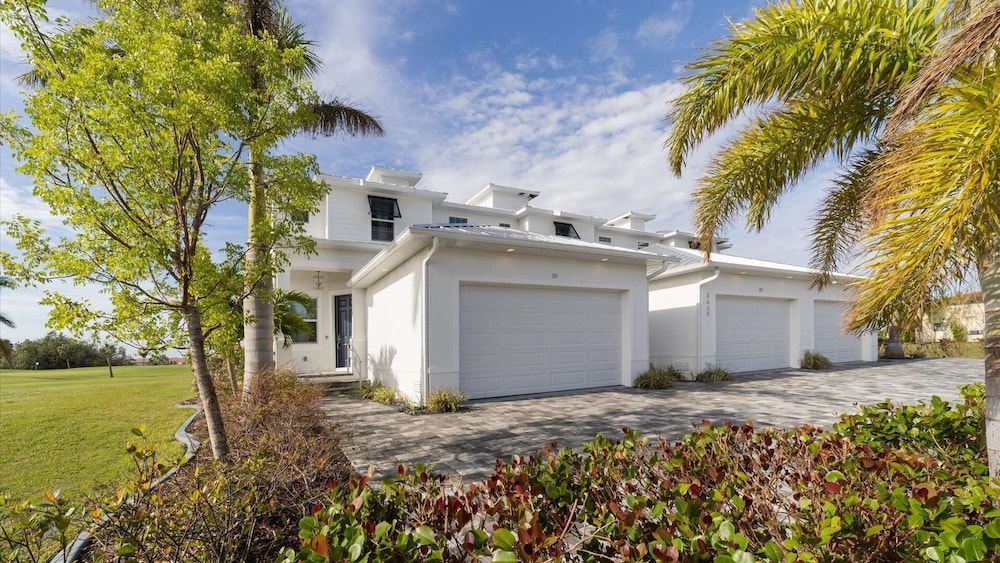 Golf Course View, Private Pool/hot Tub, Punta Gorda Isles 2 Bedroom Townhouse
