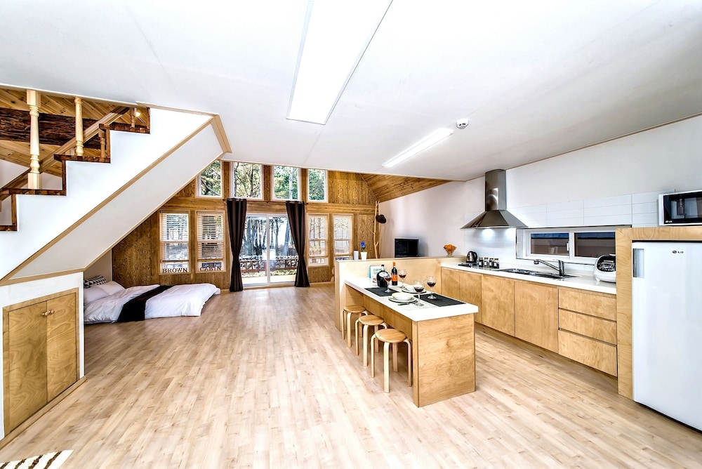 Browncabin Pension