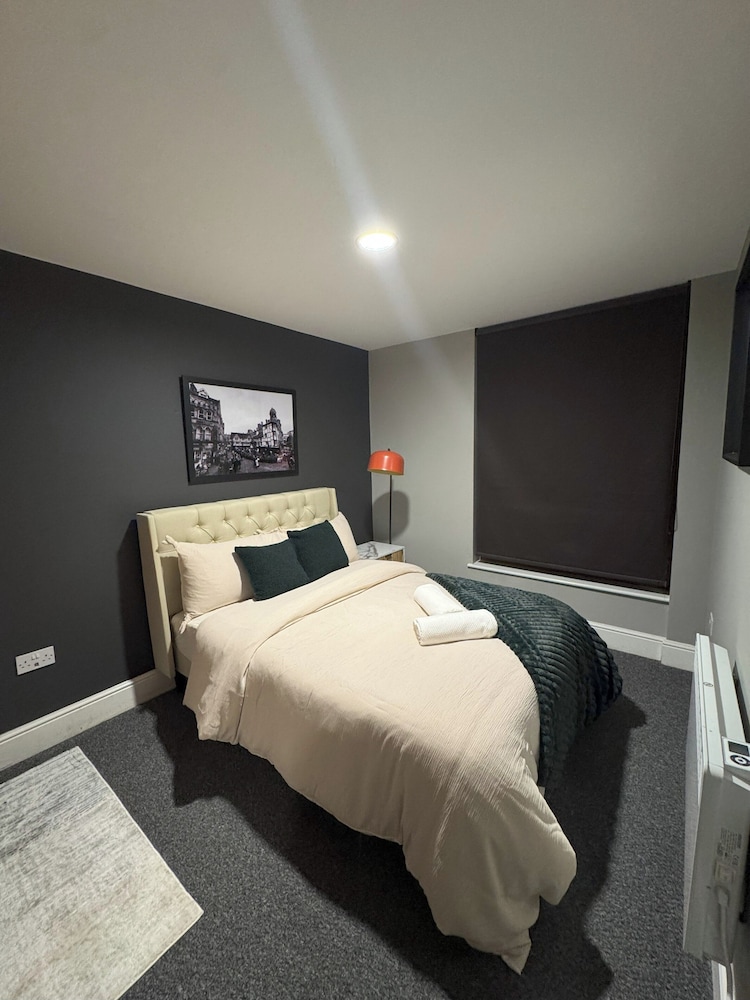 Modern 2 Bedroom City Oasis in Manchester