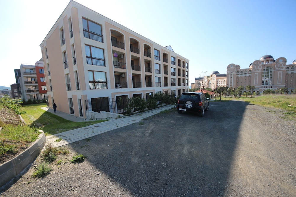 Menada Apartments in Villa Yurta view 4