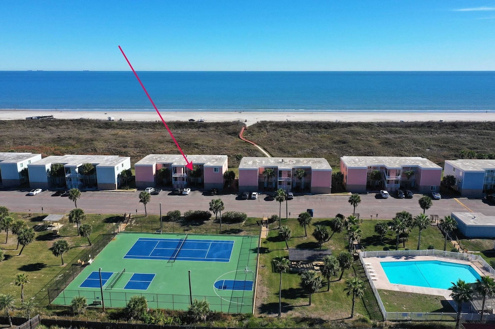 2 Condos in Beachfront Complex Pool Pickleball Bubbly Blew Seaside Blessing