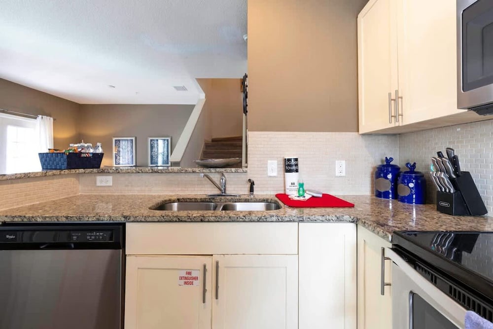 4BR Family Townhouse Steps to Disney