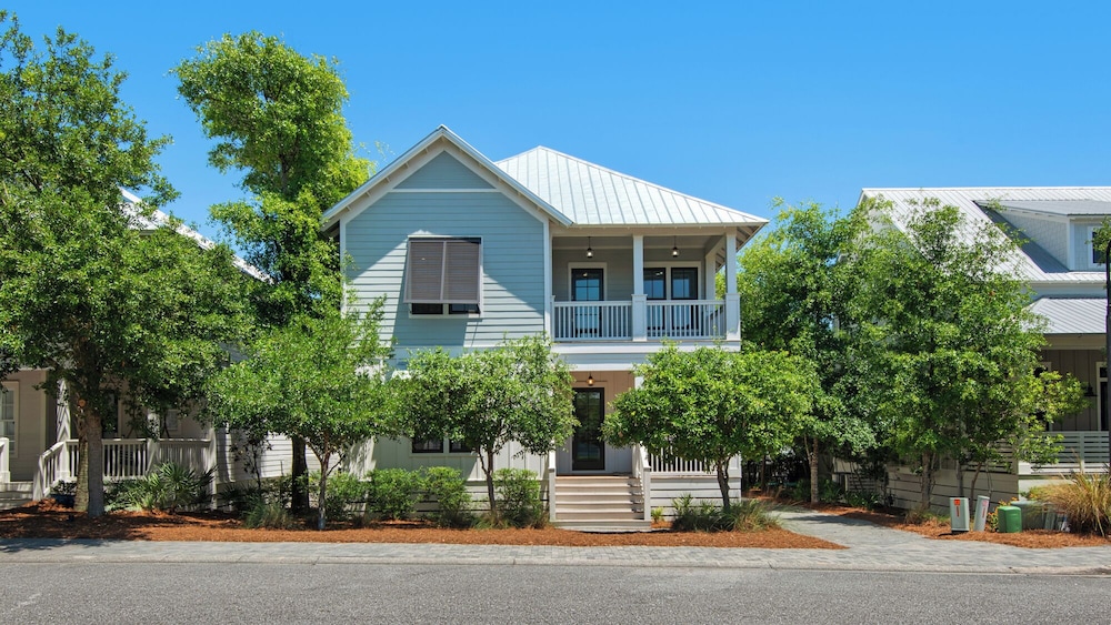 3br/2.5ba, Sleeps 8, Private Beach Access!