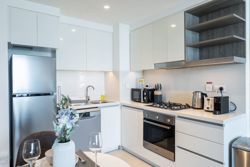 Modern 1-bedroom Apartment Perfect for Family in Downtown With Skyline Views