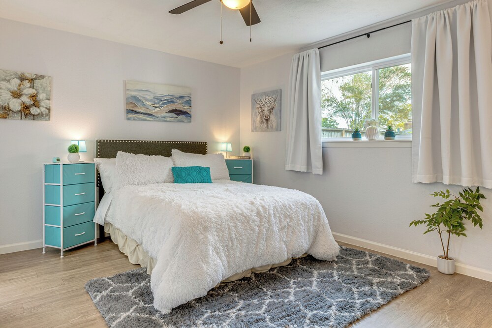 Families Welcome! Recently Renovated Home in Katy