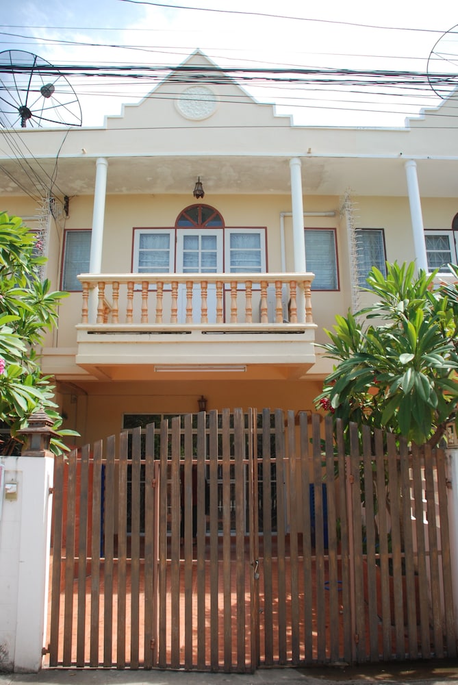 Baan Khun Nong